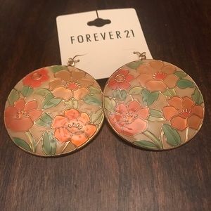 NWOT round earrings with flower pattern